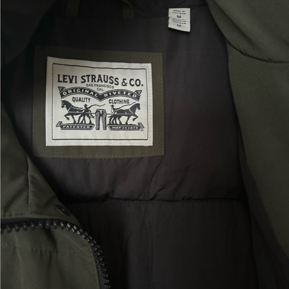 Levis long hooded puffer parka brand new with tag size medium - Picture 11 of 12